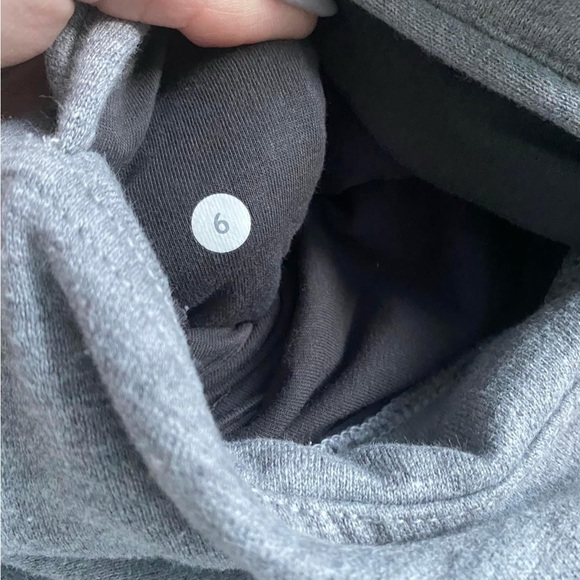 Lululemon “Virasana Blanket Wrap” Jacket in Silverspoon/Heathered Medium Grey - Picture 5 of 5